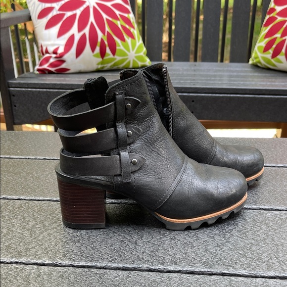 Sorel Shoes - Sorel Black Leather Heeled Boots